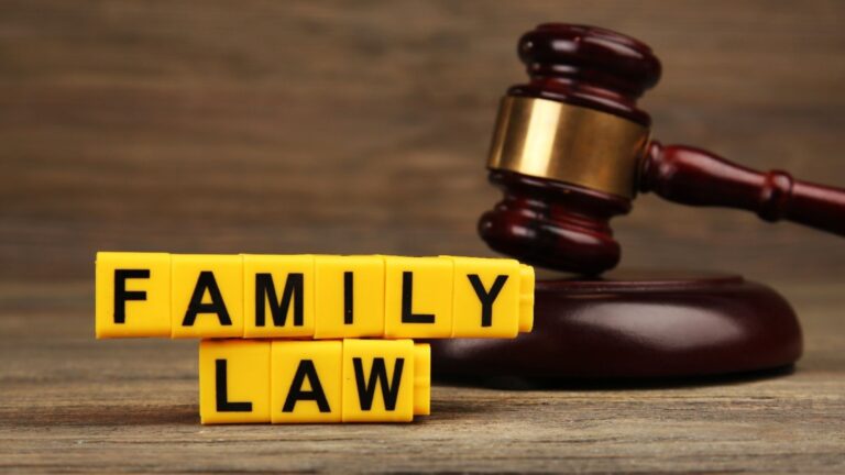 A gavel and a scale symbolizing family law solicitor